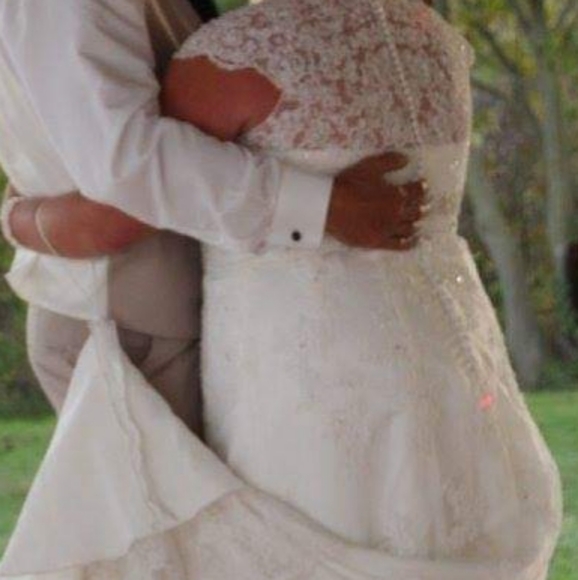 Wedding dress - Picture 4 of 5